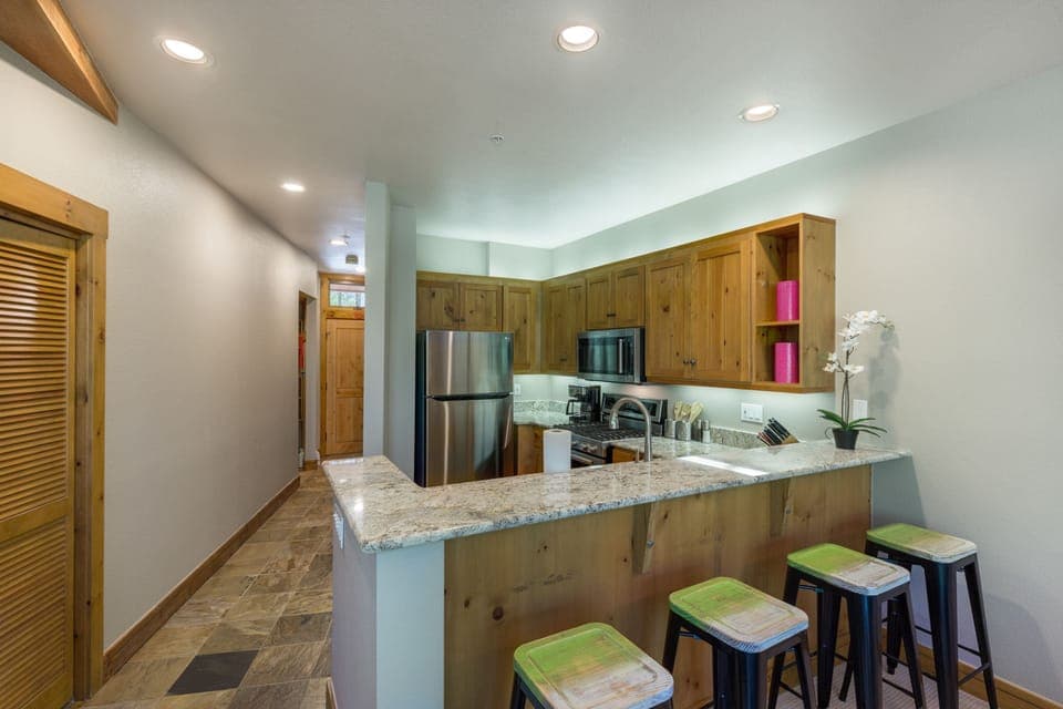 Townhome, 3 Bedrooms | Private kitchen | Oven, cookware/dishes/utensils