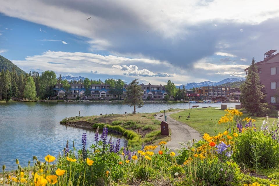 Condo, 2 Bedrooms | Property grounds