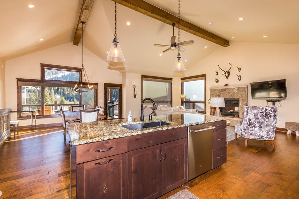 Townhome, 3 Bedrooms | Private kitchen | Oven, cookware/dishes/utensils