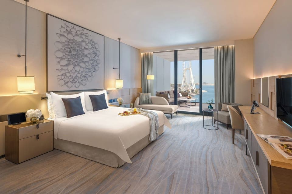 Club One Bedroom Executive Sea View Suite | Frette Italian sheets, premium bedding, down comforters, minibar