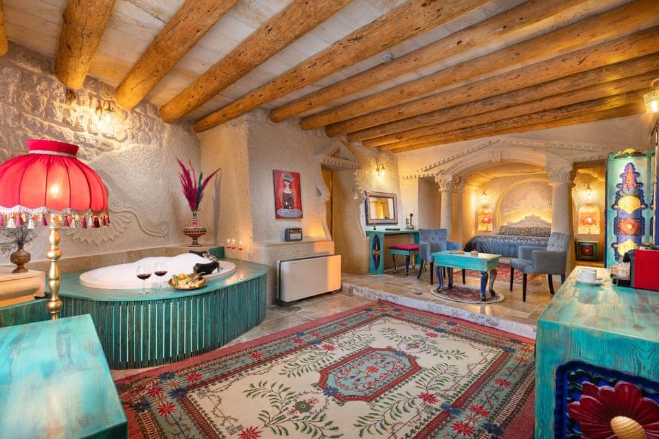 Deluxe Cave Suite | Premium bedding, free minibar, in-room safe, individually decorated