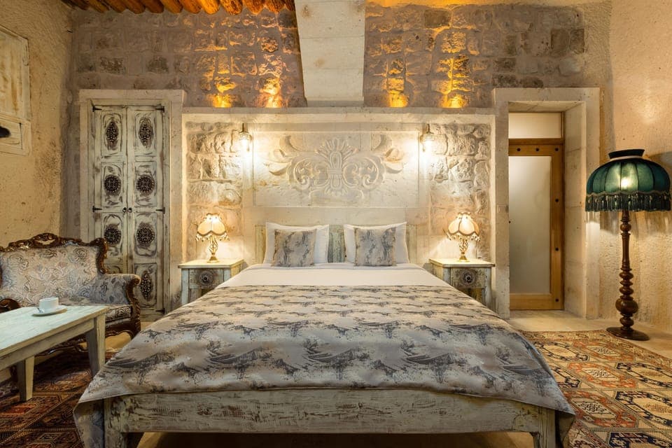 Deluxe Cave Suite | Premium bedding, free minibar, in-room safe, individually decorated