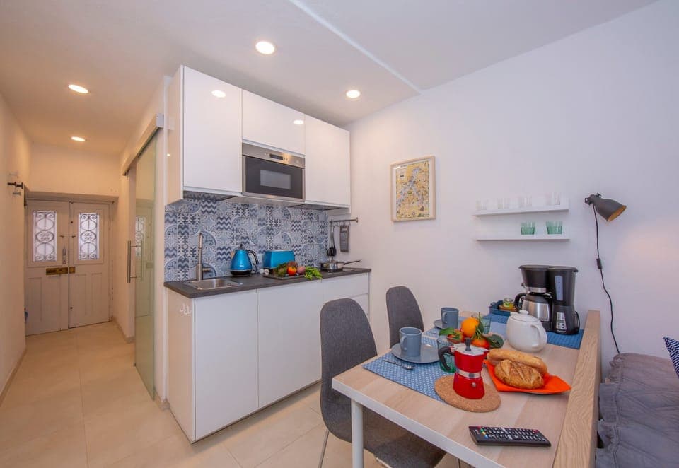 Honeymoon Studio, Mountain View, Lakeside (Colonno Fronte Lago) | Private kitchen | Full-size fridge, microwave, stovetop, coffee/tea maker