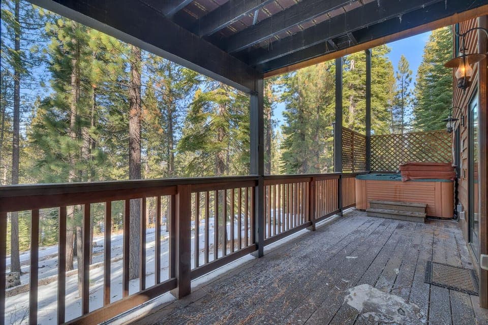 - Private deck with forest views perfect for relaxation  
- Hot tub retreat after skiing or hiking adventures  
- Cozy mountain cabin stay with peaceful atmosphere