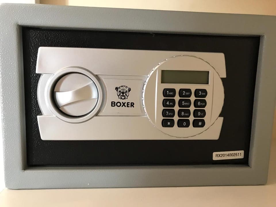 Royal Double Room | Safe