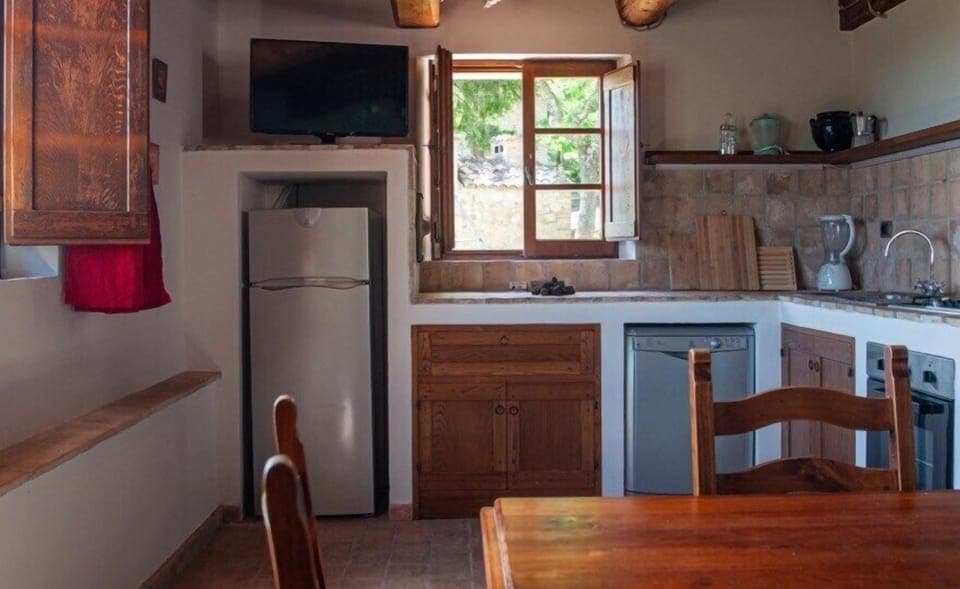 Casa Rosa ground floor kitchen (1)