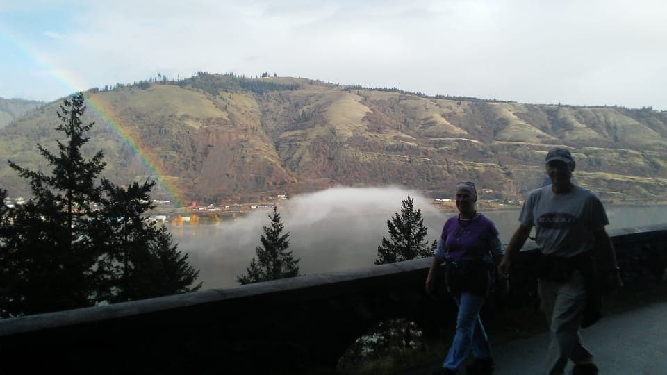 Walking the Twin Tunnel trail between Mosier and Hood River