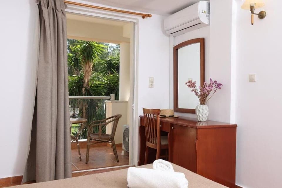 Comfort Double or Twin Room | Individually furnished, iron/ironing board, bed sheets