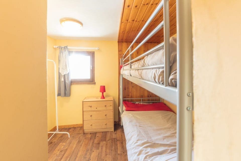 Bedroom 5 (1st floor)