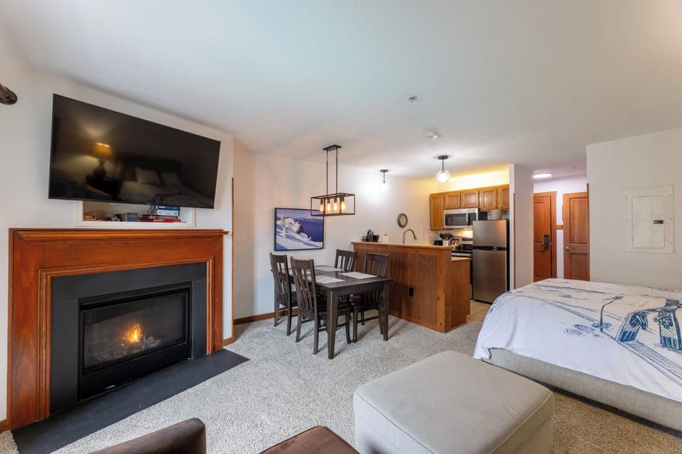 Studio | Individually decorated, individually furnished, free WiFi, bed sheets