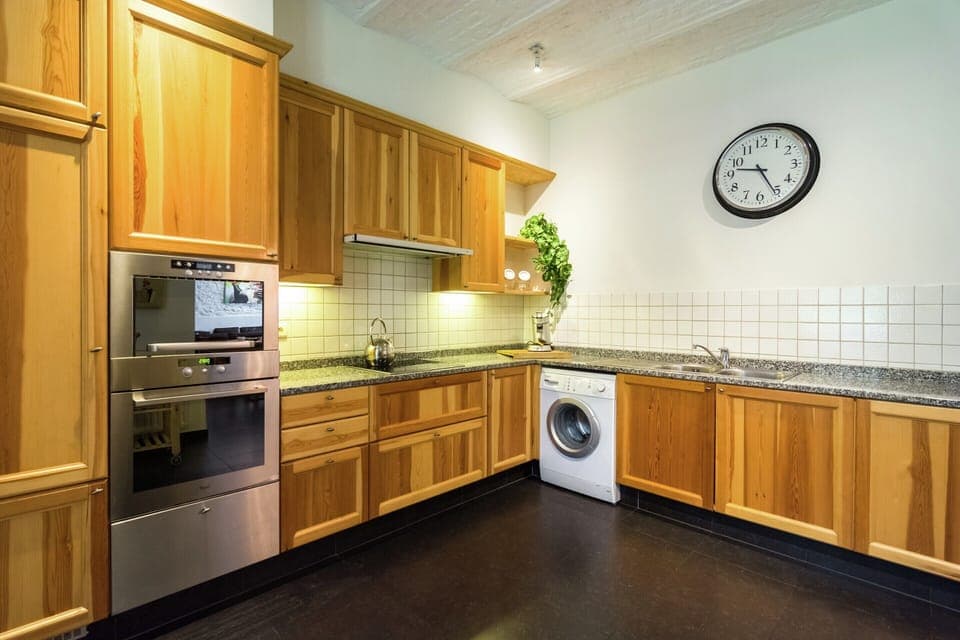 House | Private kitchen | Microwave, stovetop, highchair