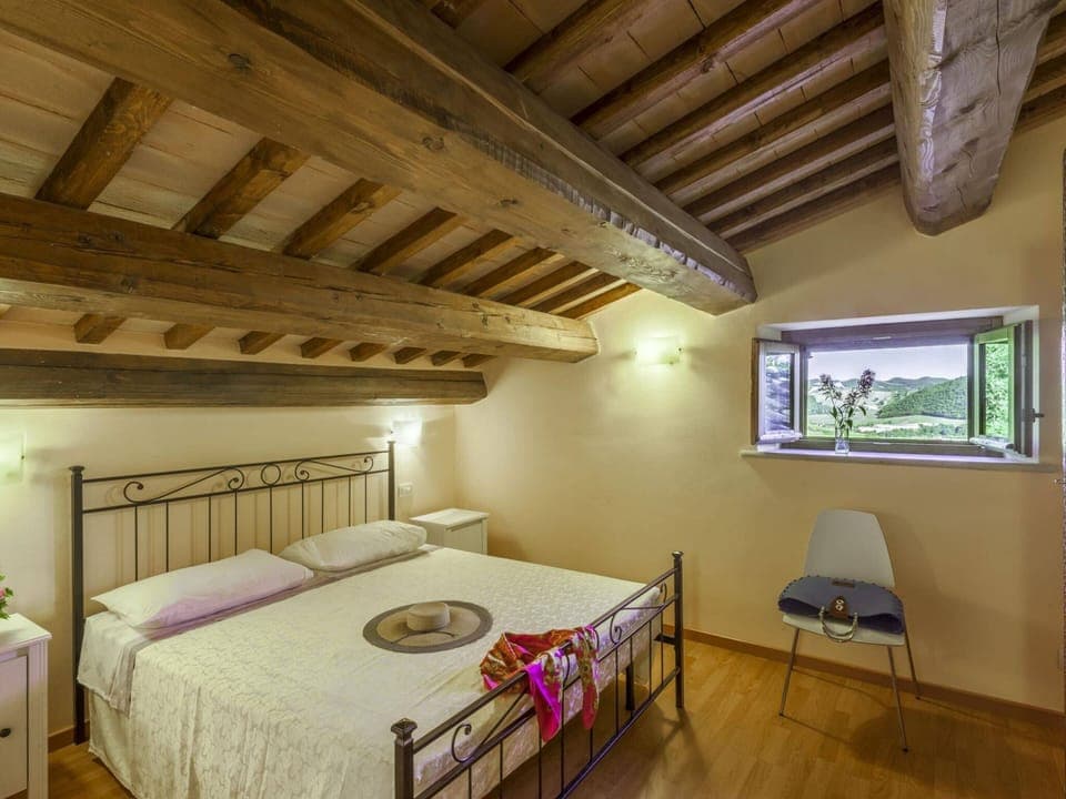 House | 3 bedrooms, individually furnished, iron/ironing board, bed sheets