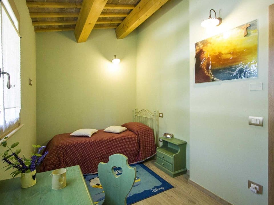 House | 5 bedrooms, individually furnished, bed sheets