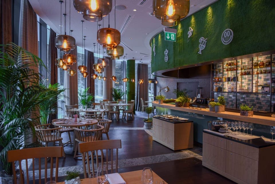 3 restaurants, breakfast, dinner served; Peruvian cuisine