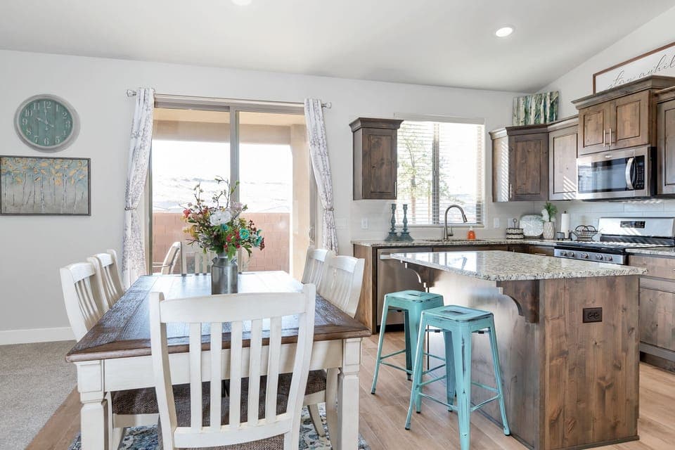 Dining area table seats 6