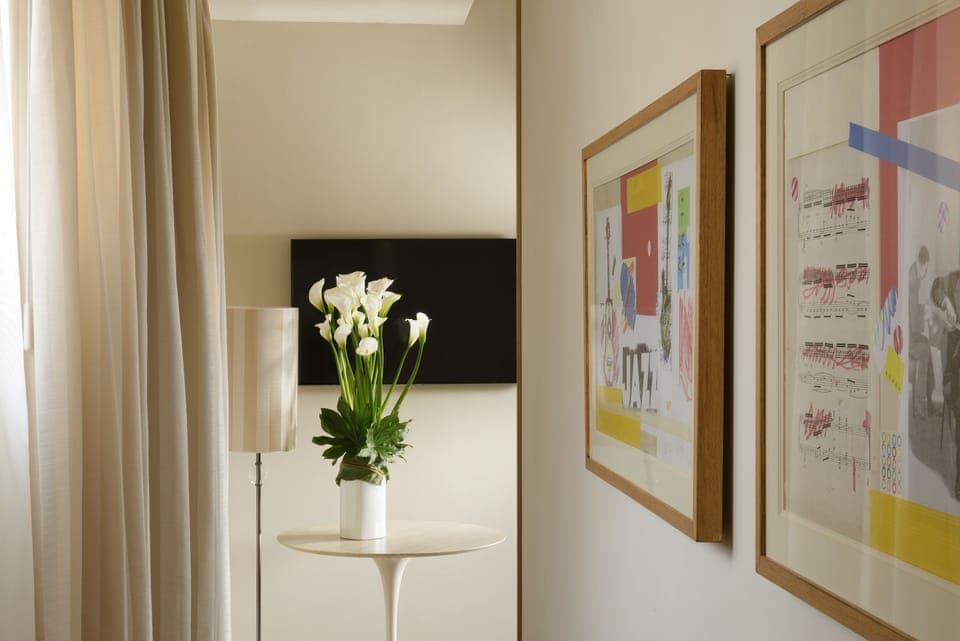 Premium bedding, down comforters, minibar, in-room safe