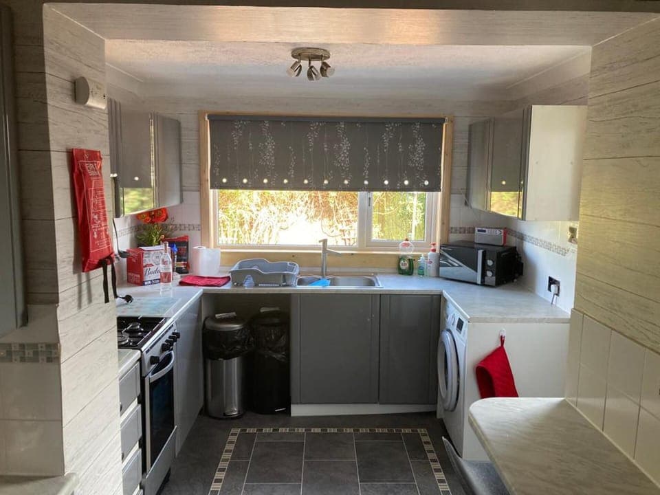 House | Private kitchen | Fridge, microwave, oven, stovetop