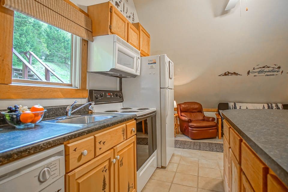 Full kitchen