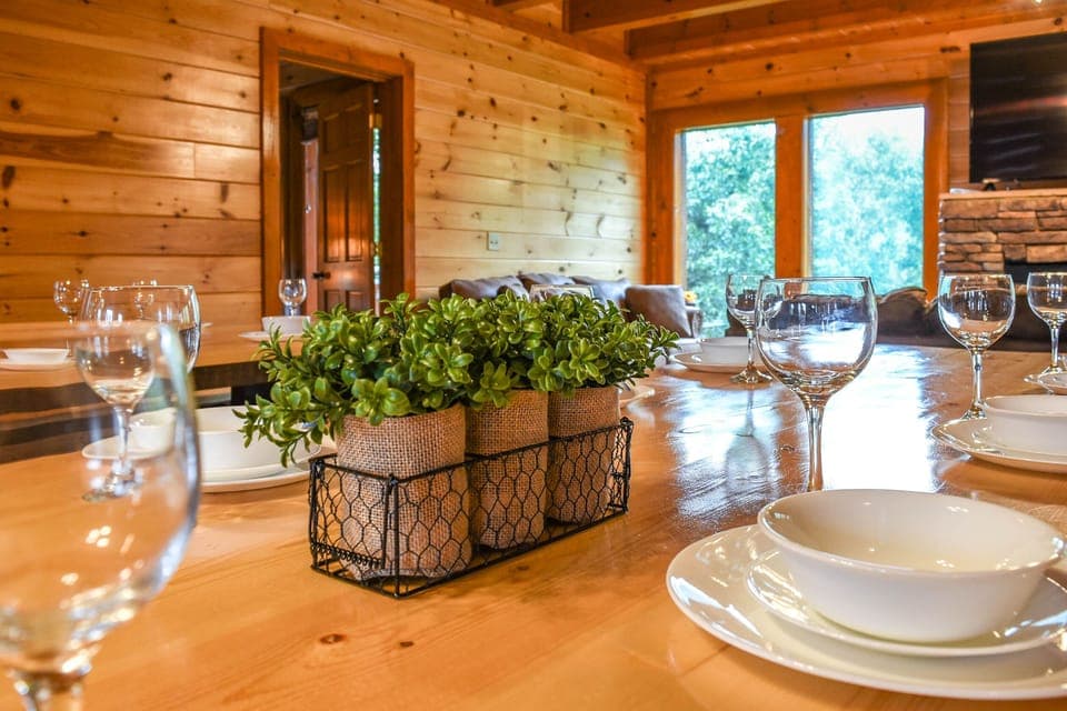 【Dining area】Bench style dining for 20 with adjacent living area.