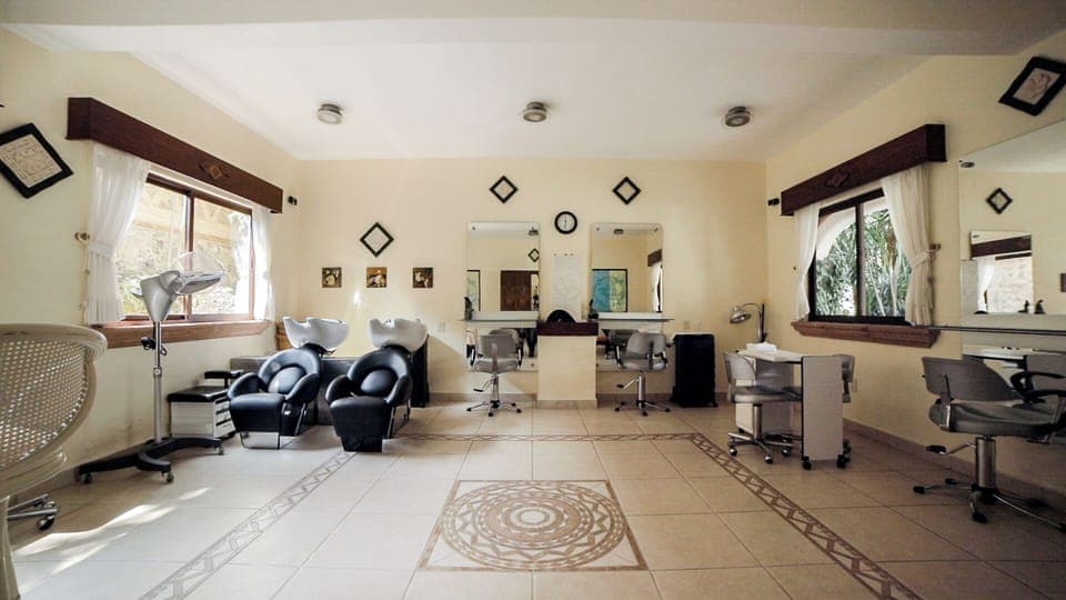 Couples treatment rooms, sauna, hot tub, steam room, Turkish bath