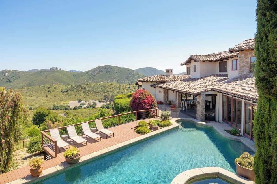 Escape the city and be in pure secluded paradise 