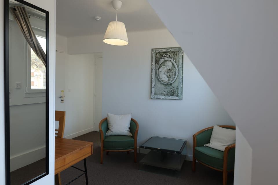 Deluxe Room, 1 Queen Bed, Sea View, Oceanfront | Premium bedding, desk, soundproofing, free WiFi