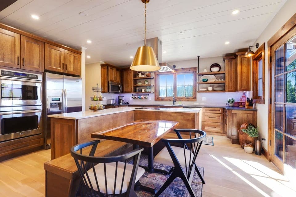 Fully equipped kitchen with a table with booth seating