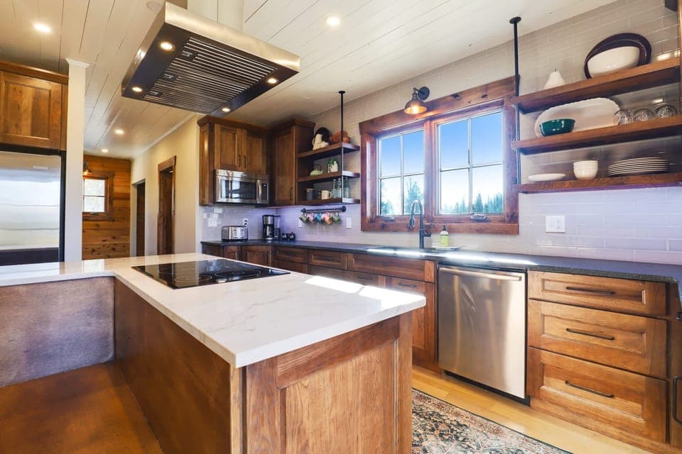 Fully equipped kitchen with a table with booth seating