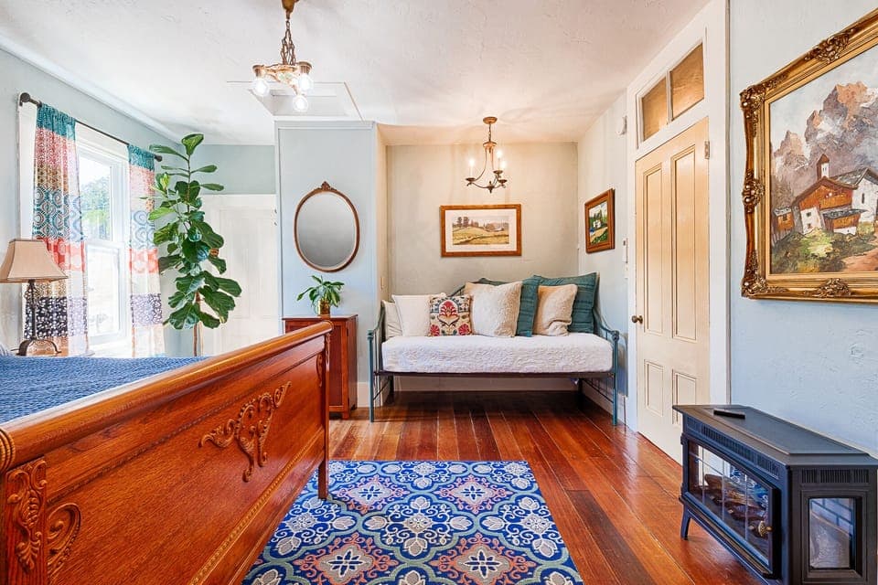 Lolita - upstairs bedroom