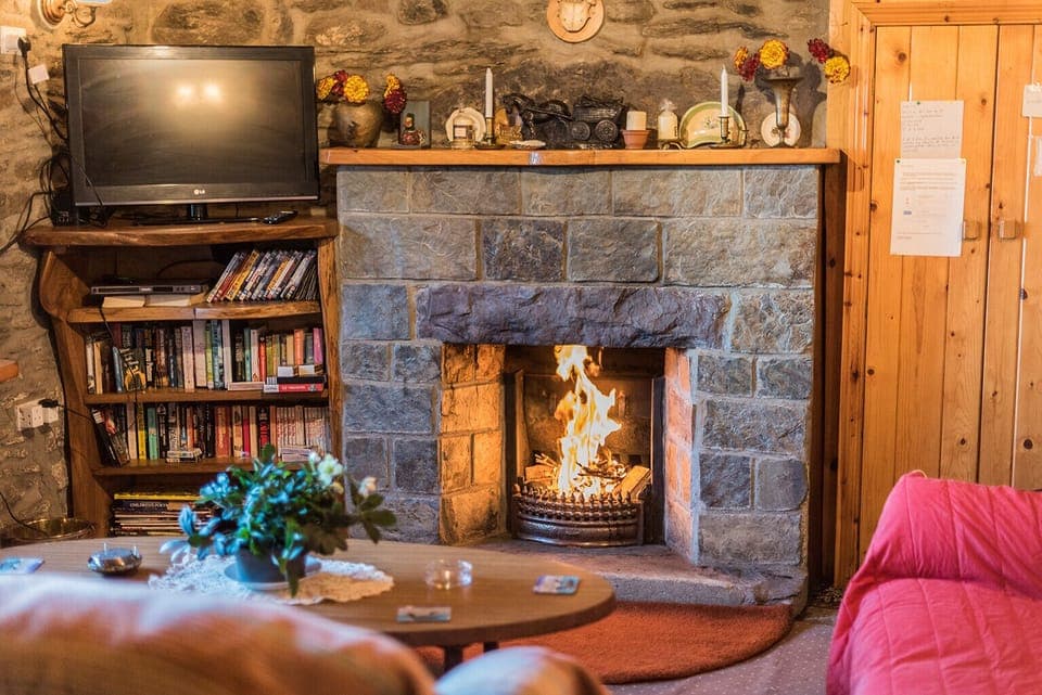 House, 2 Bedrooms, Kitchen, Garden View | Living room | 45-inch TV with cable channels, DVD player