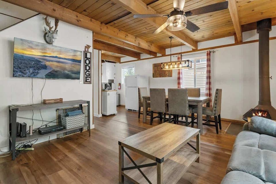 Open living area. Roku tv with basic cable. 