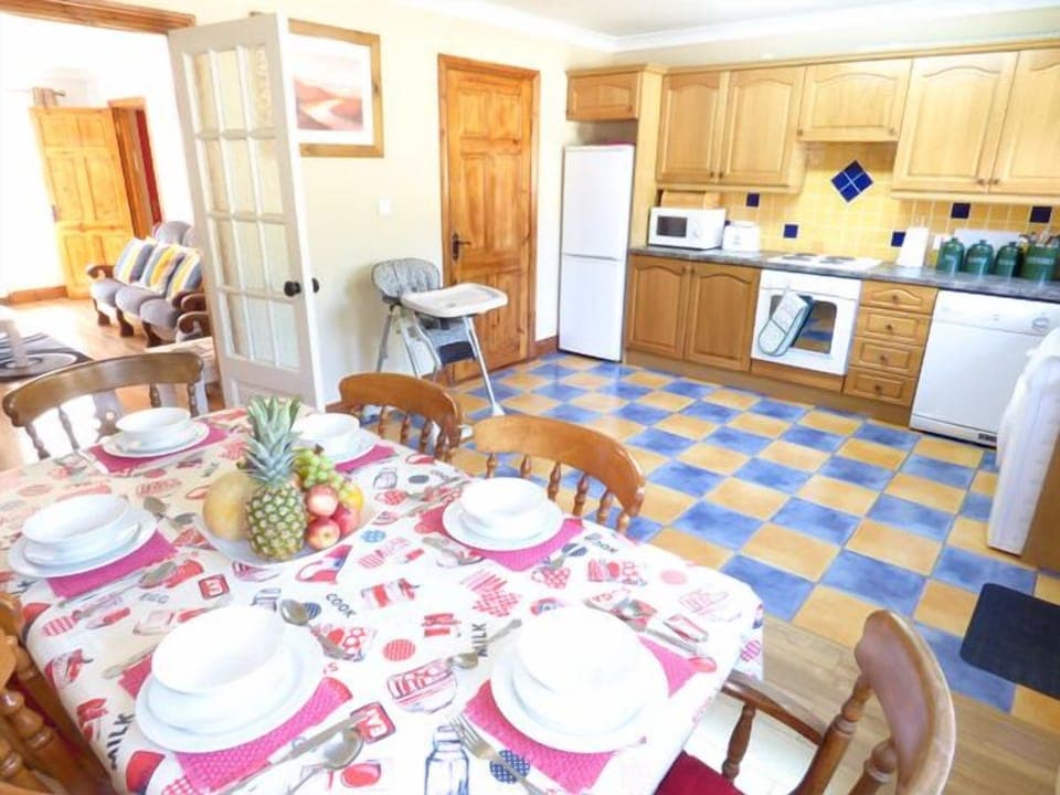 Cottage | Private kitchen | Cookware/dishes/utensils
