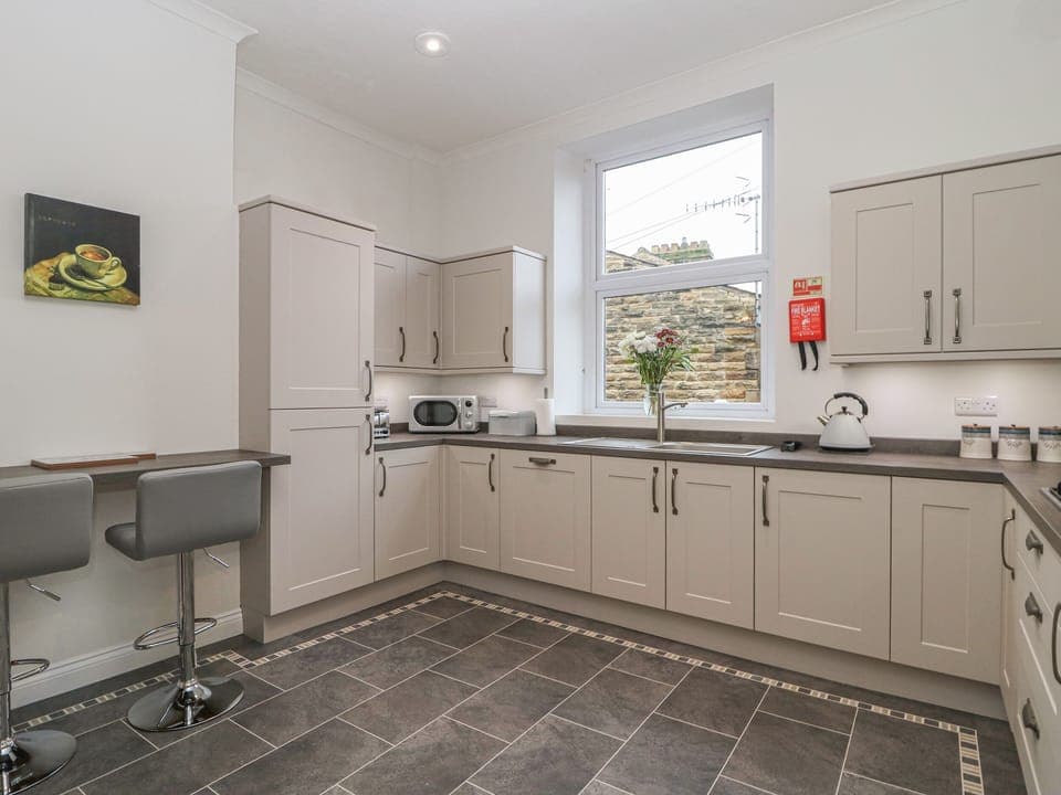 Cottage | Private kitchen | Fridge, dishwasher, electric kettle, toaster