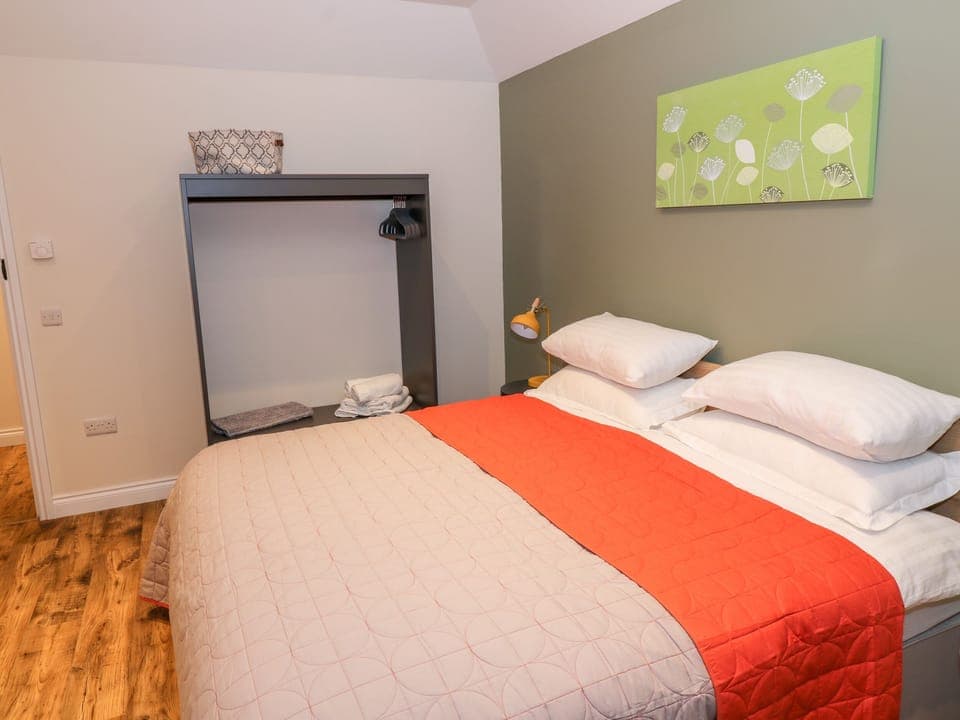 Cottage | 2 bedrooms, individually decorated, individually furnished, free WiFi