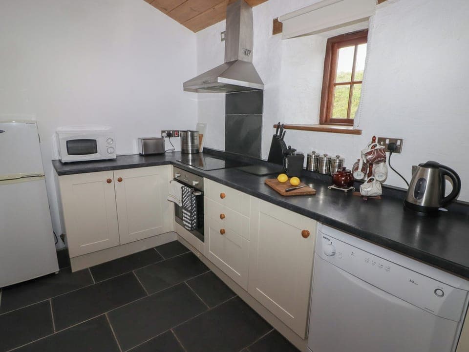 Fridge, dishwasher, cookware/dishes/utensils