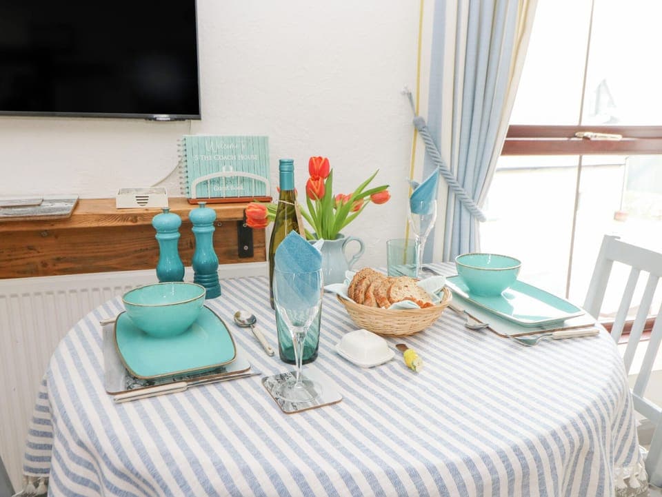 Cottage | Dining