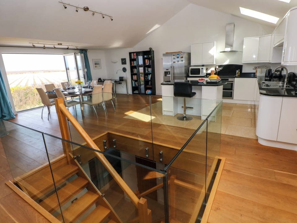 Cottage | Private kitchen | Fridge, dishwasher, cookware/dishes/utensils