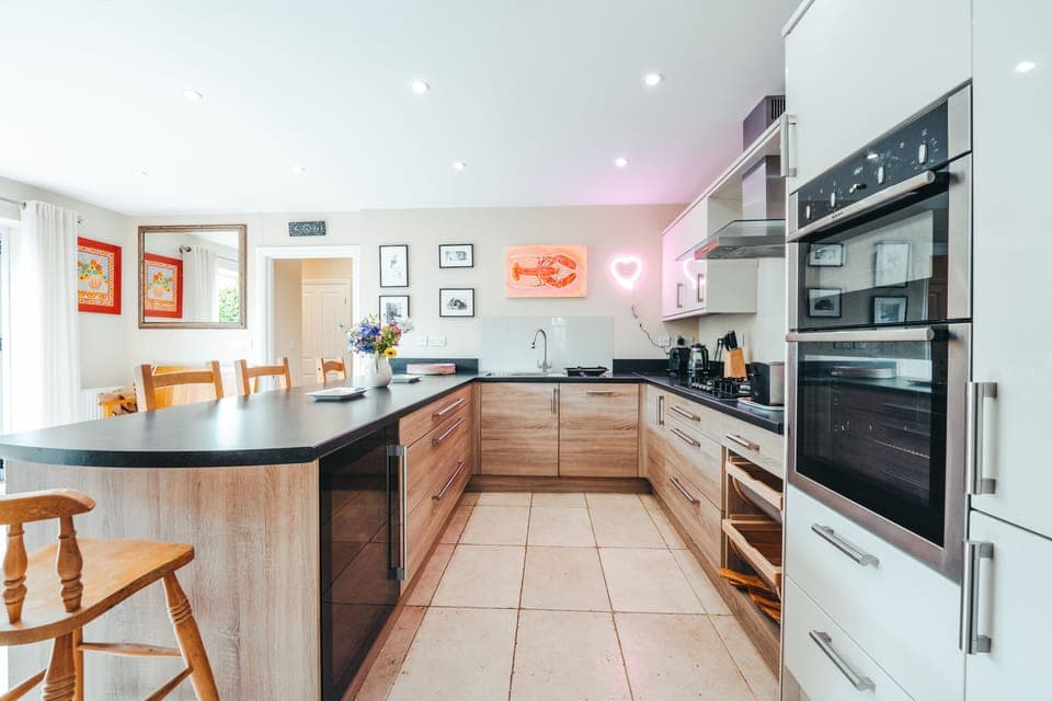 Fridge, dishwasher, cookware/dishes/utensils