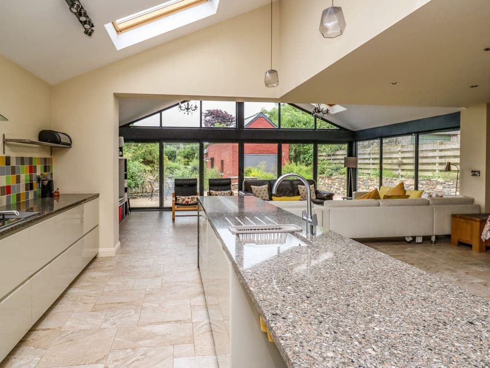 Fridge, dishwasher, cookware/dishes/utensils