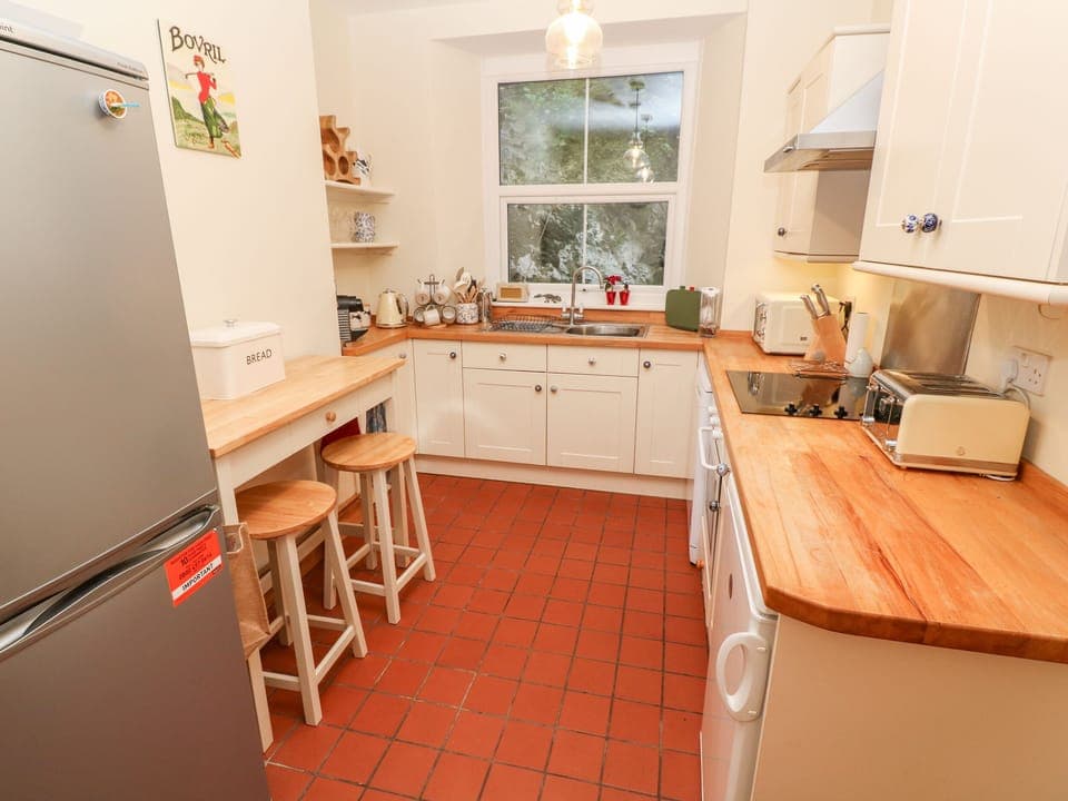 Cottage | Private kitchen | Fridge, dishwasher, electric kettle, toaster
