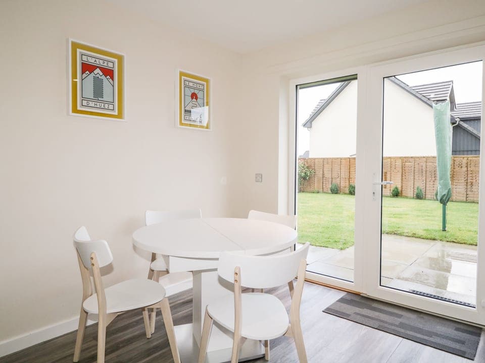 Cottage | Private kitchen | Fridge, dishwasher, cookware/dishes/utensils