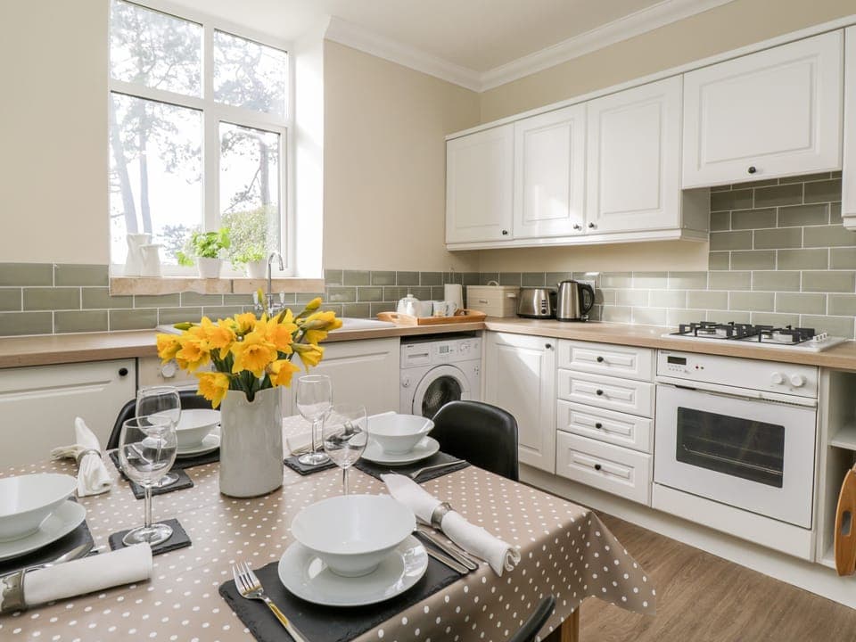 Cottage | Private kitchen | Fridge, dishwasher, electric kettle, toaster
