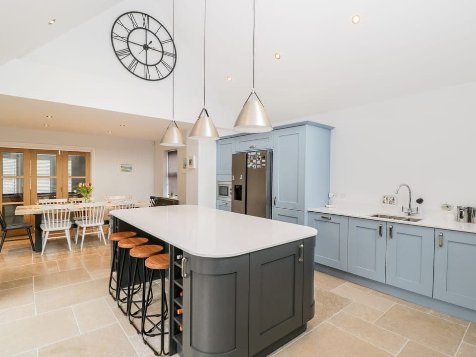 Cottage | Private kitchen | Fridge, dishwasher, electric kettle, toaster