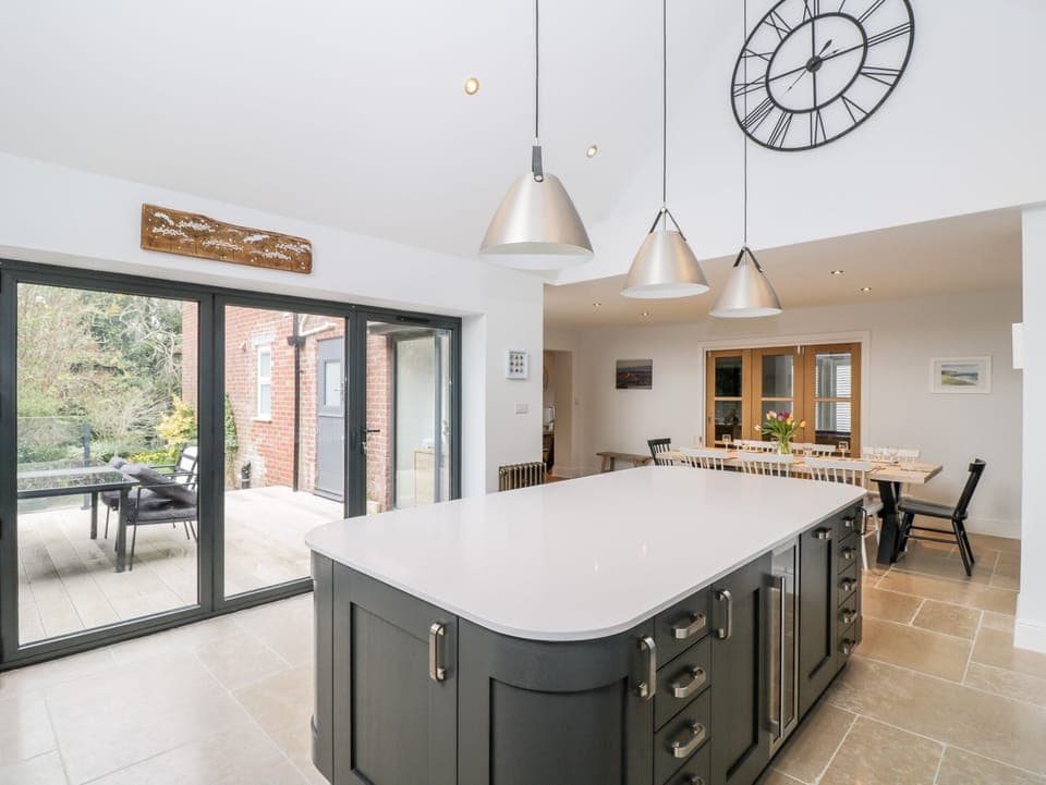 Cottage | Private kitchen | Fridge, dishwasher, electric kettle, toaster