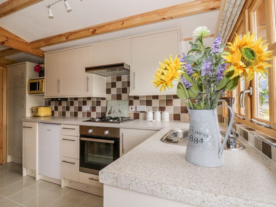 Cottage | Private kitchen | Fridge, dishwasher, cookware/dishes/utensils