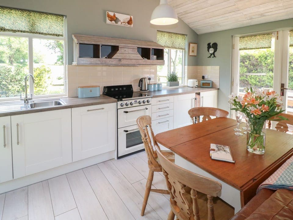 Cottage | Private kitchen | Fridge, dishwasher, electric kettle, toaster