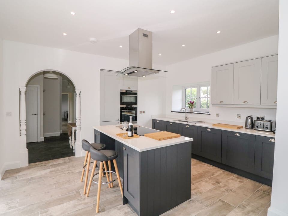 Cottage | Private kitchen | Fridge, dishwasher, electric kettle, toaster