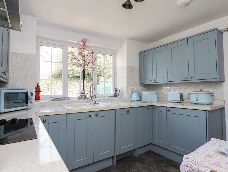 Cottage | Private kitchen | Fridge, dishwasher, electric kettle, toaster