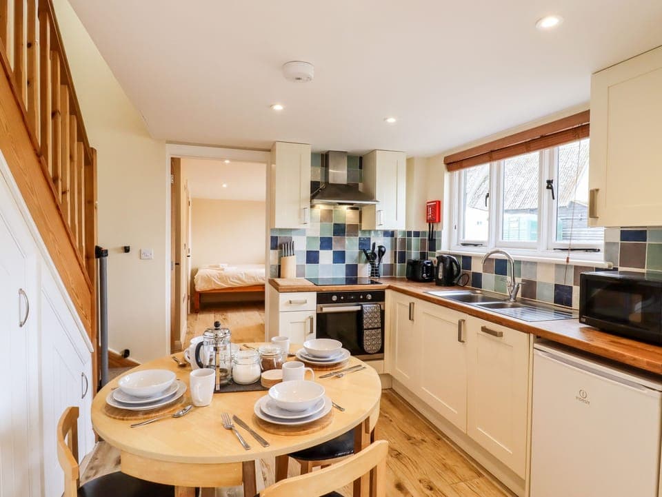 Cottage | Private kitchen | Fridge, dishwasher, electric kettle, toaster