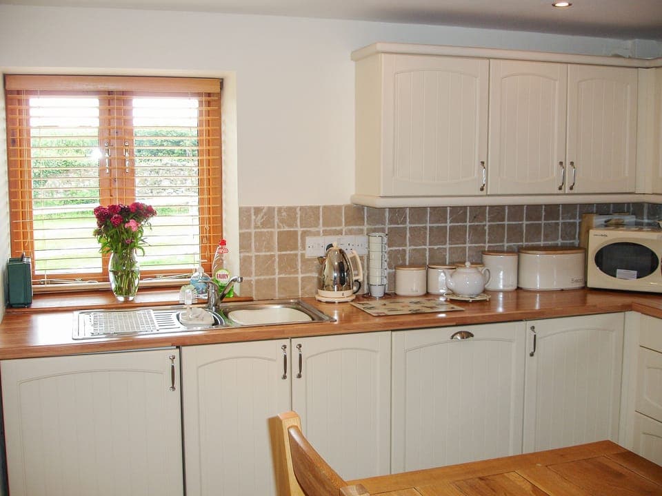 Cottage | Private kitchen | Fridge, dishwasher, electric kettle, toaster